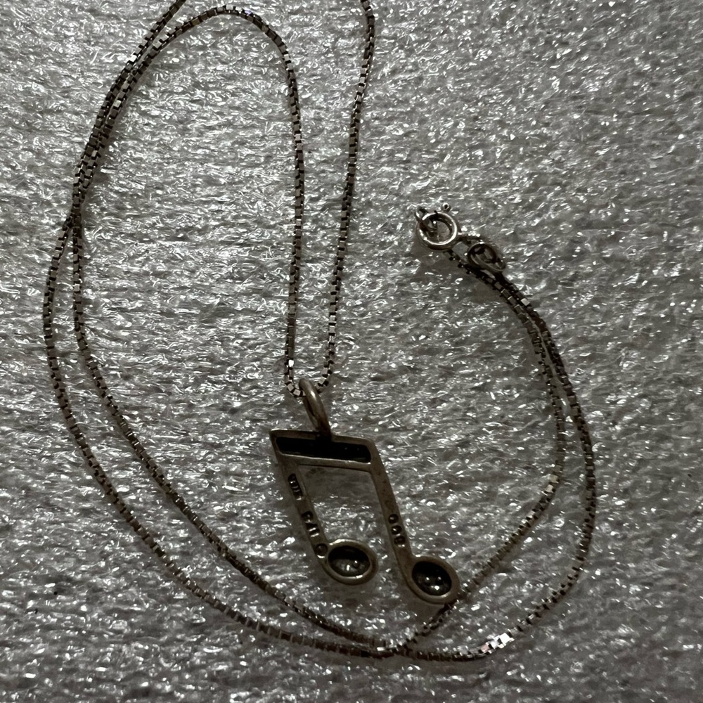 Chic Silver Music Note Pendant Necklace